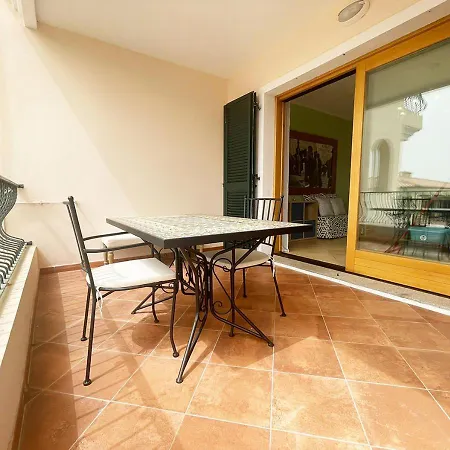 Apartman Laureliving Holiday Home Residenza Isabella La Maddalena